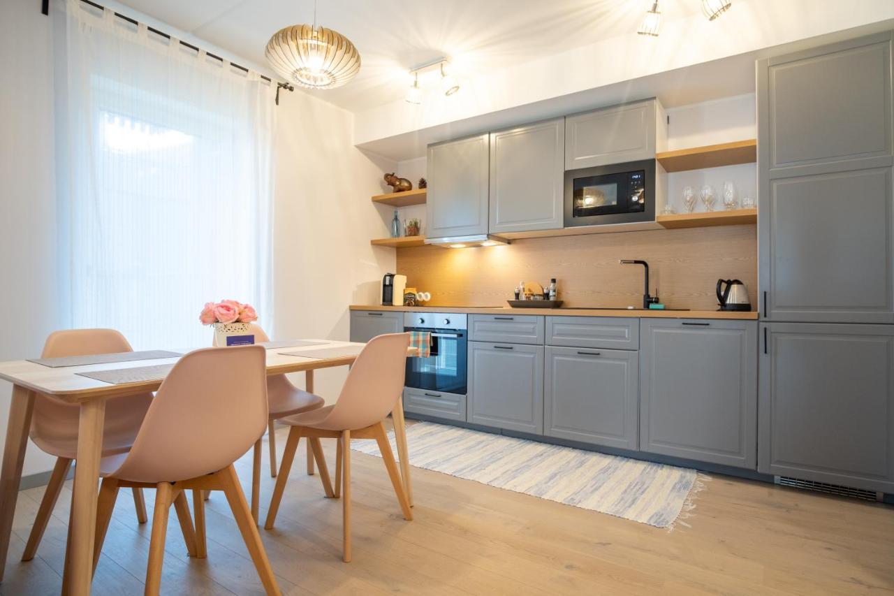 Dream Stay - Brand New Apartment With Balcony & Free Parking Reval Esterno foto