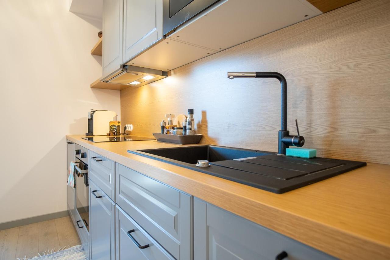 Dream Stay - Brand New Apartment With Balcony & Free Parking Reval Esterno foto
