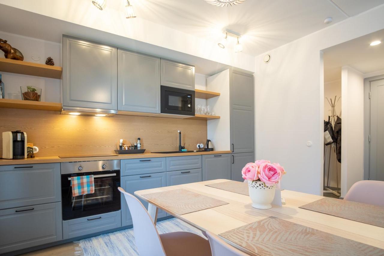 Dream Stay - Brand New Apartment With Balcony & Free Parking Reval Esterno foto