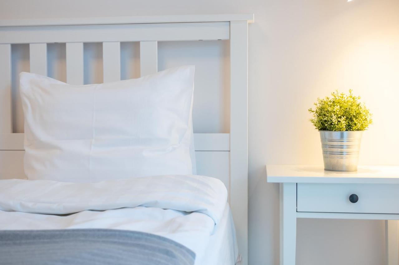 Dream Stay - Brand New Apartment With Balcony & Free Parking Reval Esterno foto